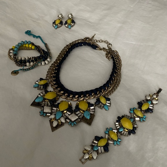 Chloe + Isabel Set - Picture 2 of 7